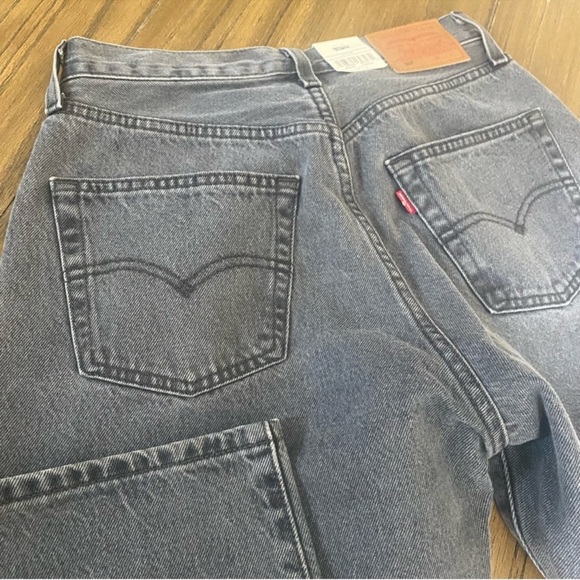 FLASH SALE! Levi's 90's black distressed relaxed jeans - Picture 14 of 17